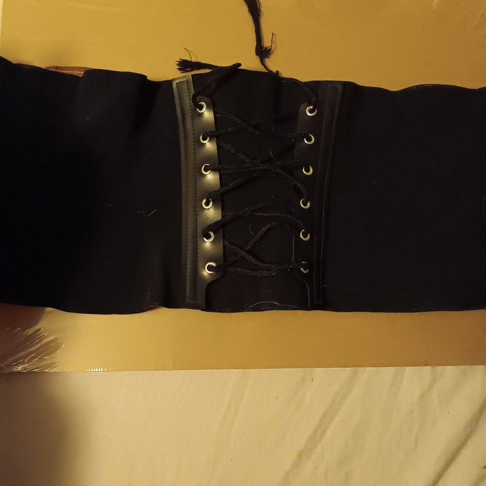 Corset - Picture 2 of 6